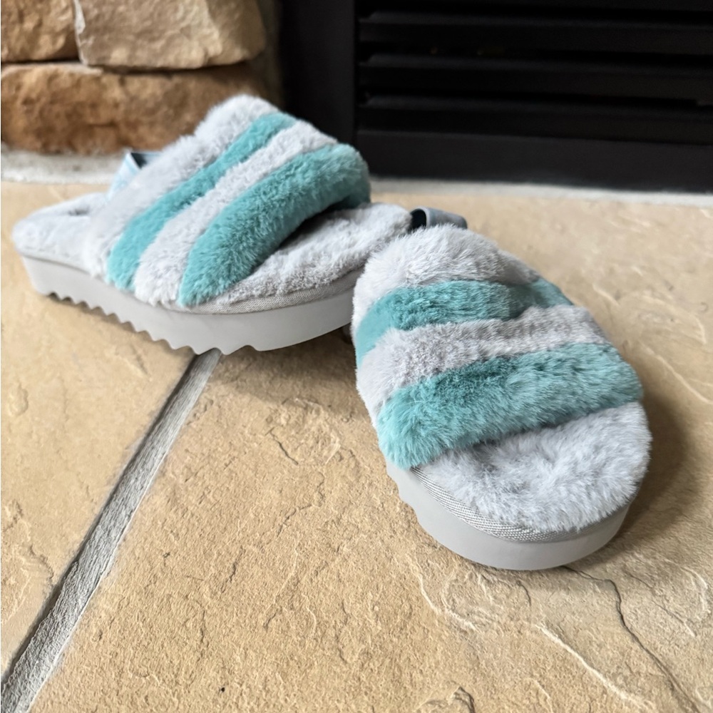 Koolaburra Women's Slippers in Gray and Teal SZ 6